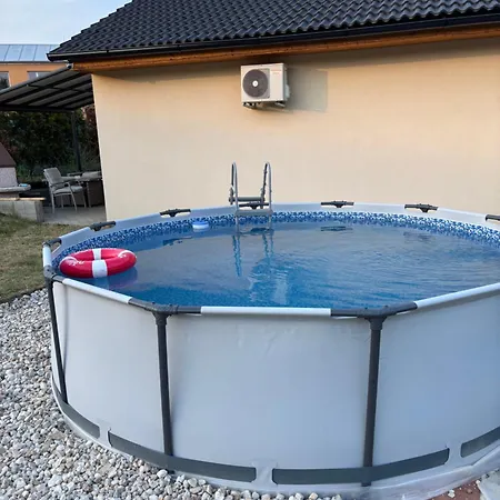 Tiny House, Renowned Location, 20 Minutes From Prague Holiday home