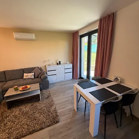 Holiday home Tiny House, Renowned Location, 20 Minutes From Prague